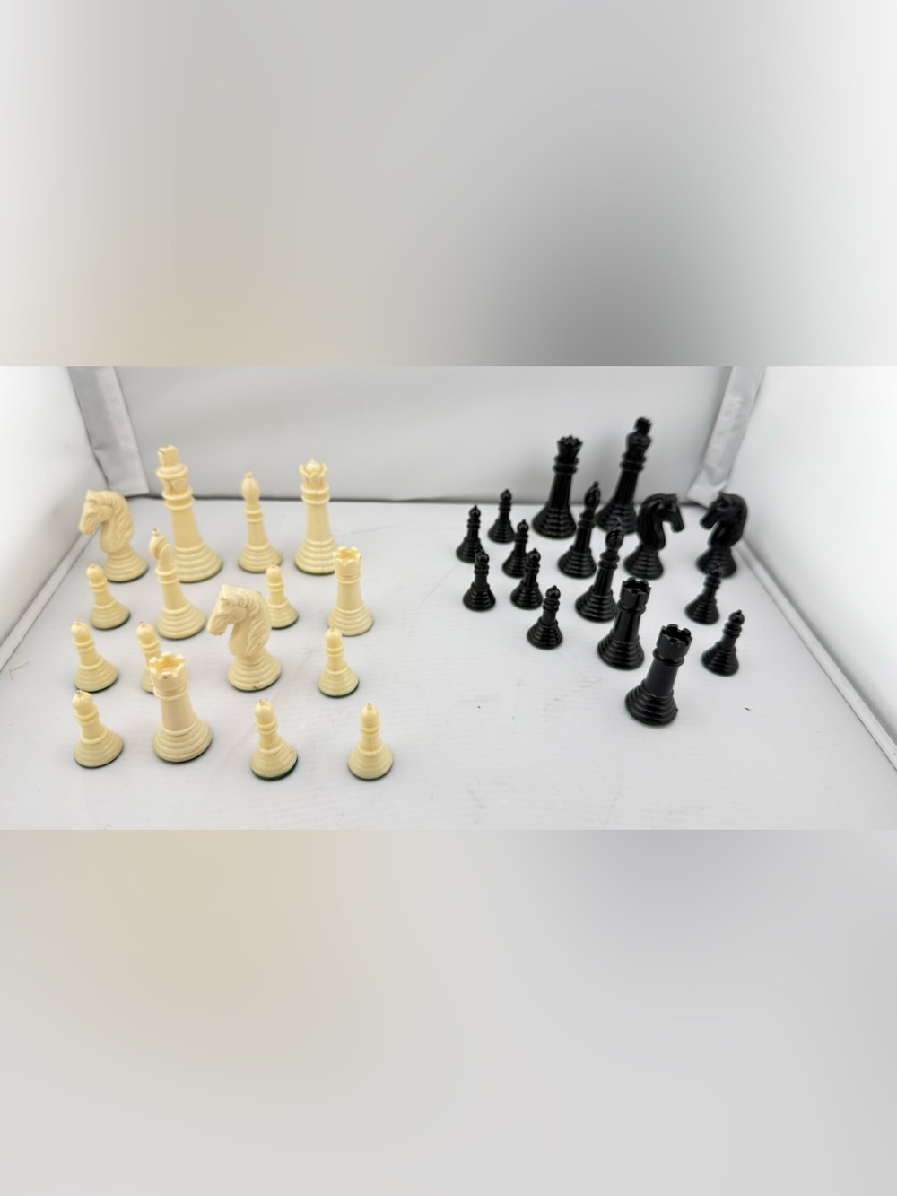 Vintage Staunton-style chess set from Macy's New York w box.